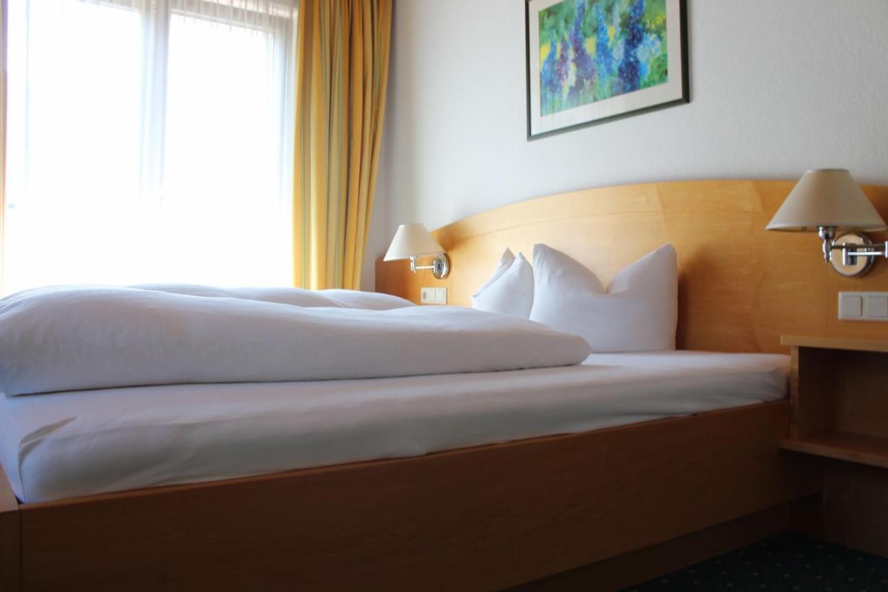 Wanderhotel Garni Cresta Schruns Esterno foto