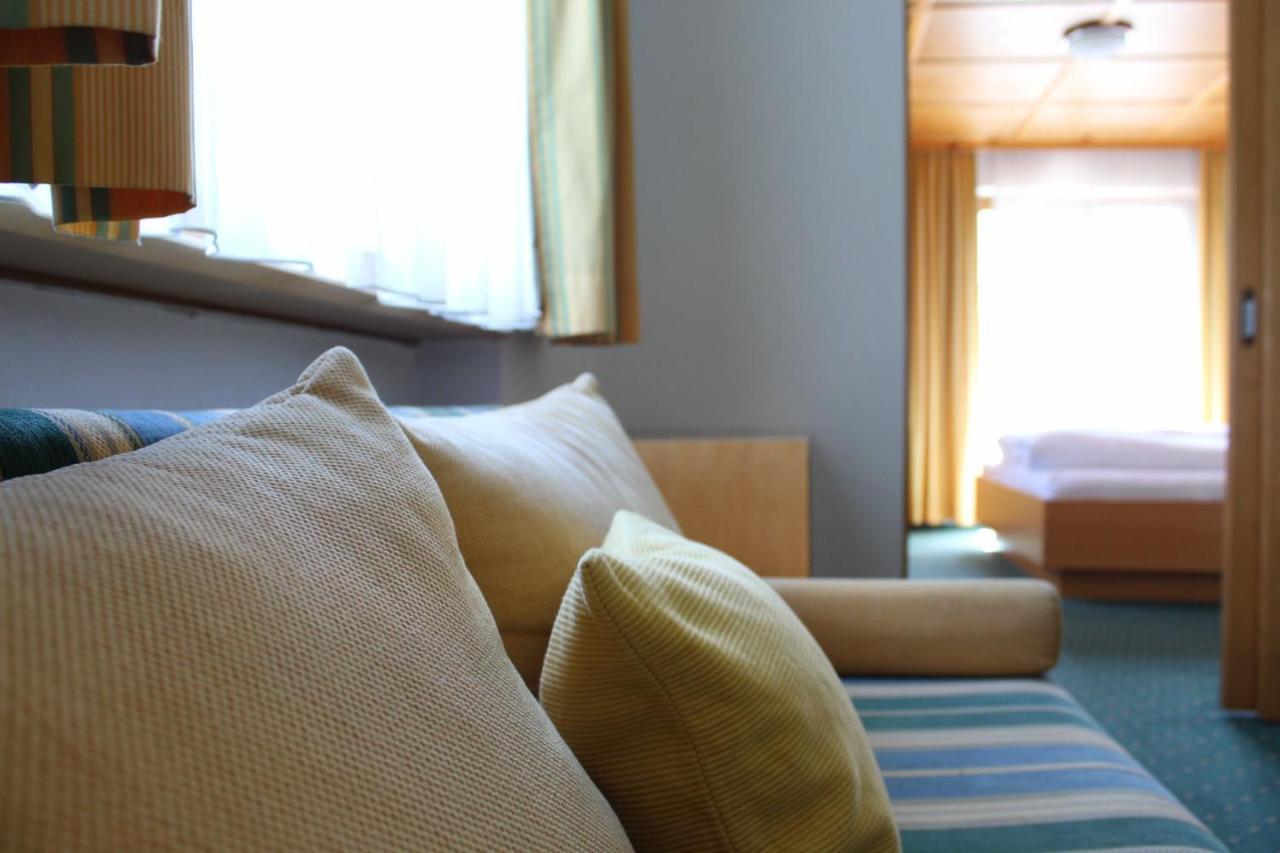 Wanderhotel Garni Cresta Schruns Esterno foto
